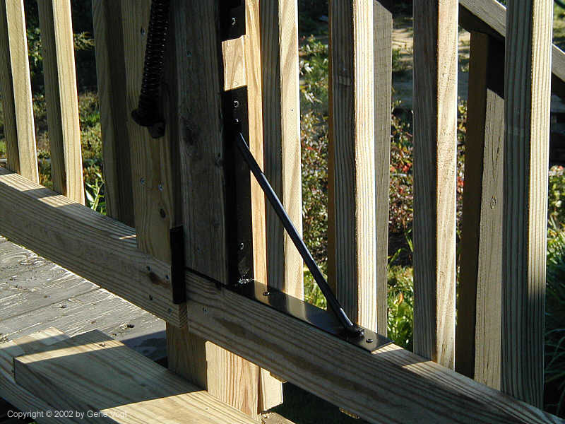 20020929-04_Gate_Lower_Hinge